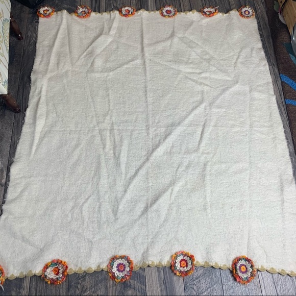 Artistic Accents Hand Crafted Floral Throw Blanket - Picture 2 of 5